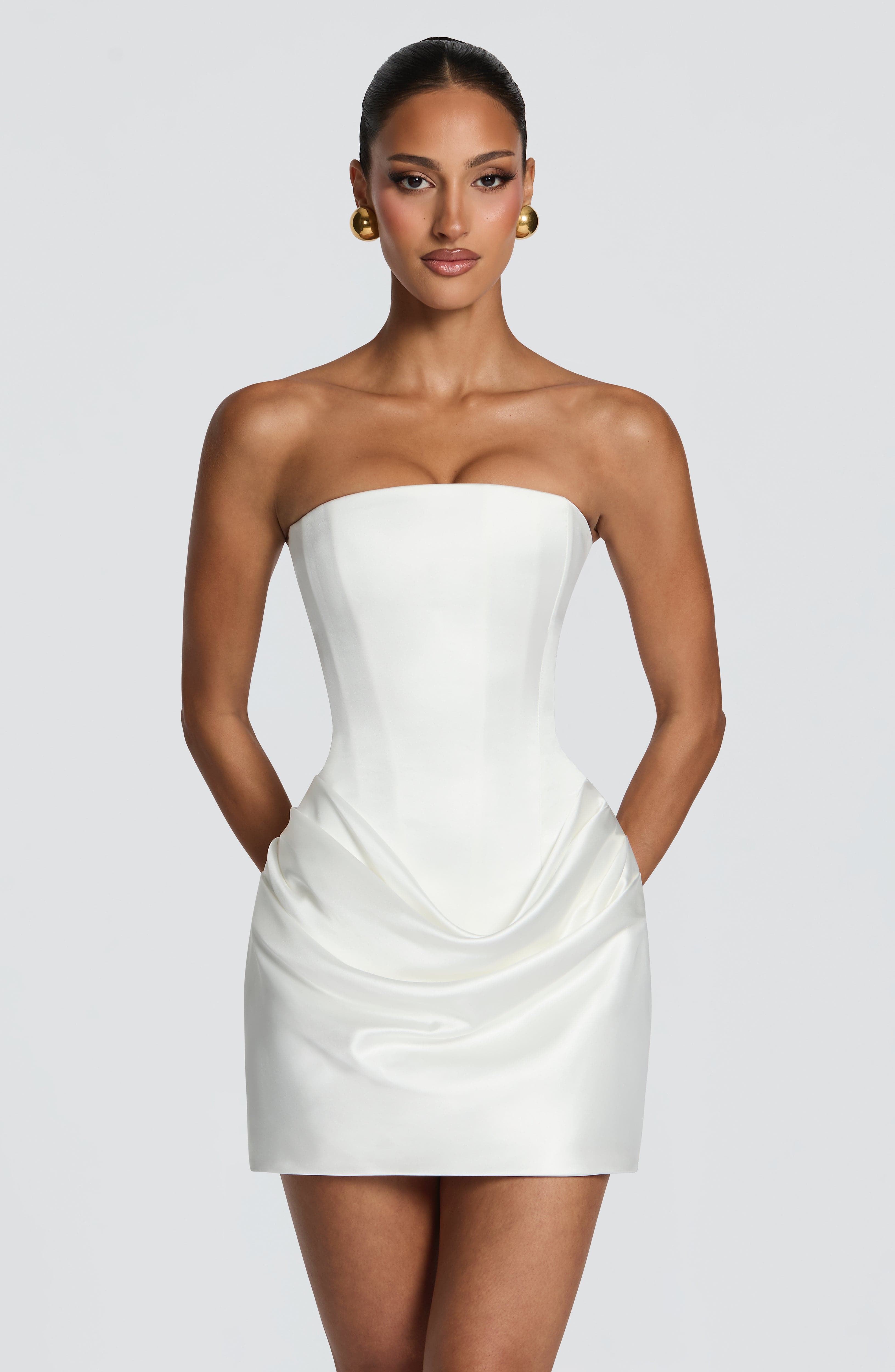 2 stijlen witte satijnen mini- - Ruched Dress Mini recensie en prijs